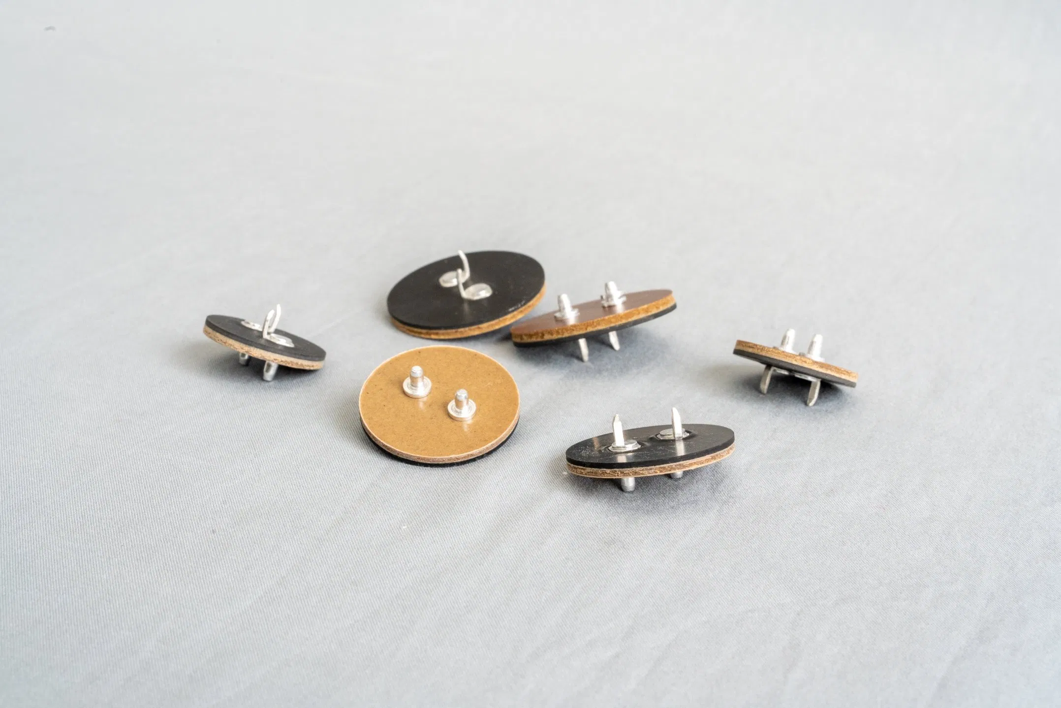 Durable Round Electrolyte Capacitor Cover Plate with Threaded Connection for Industrial Use
