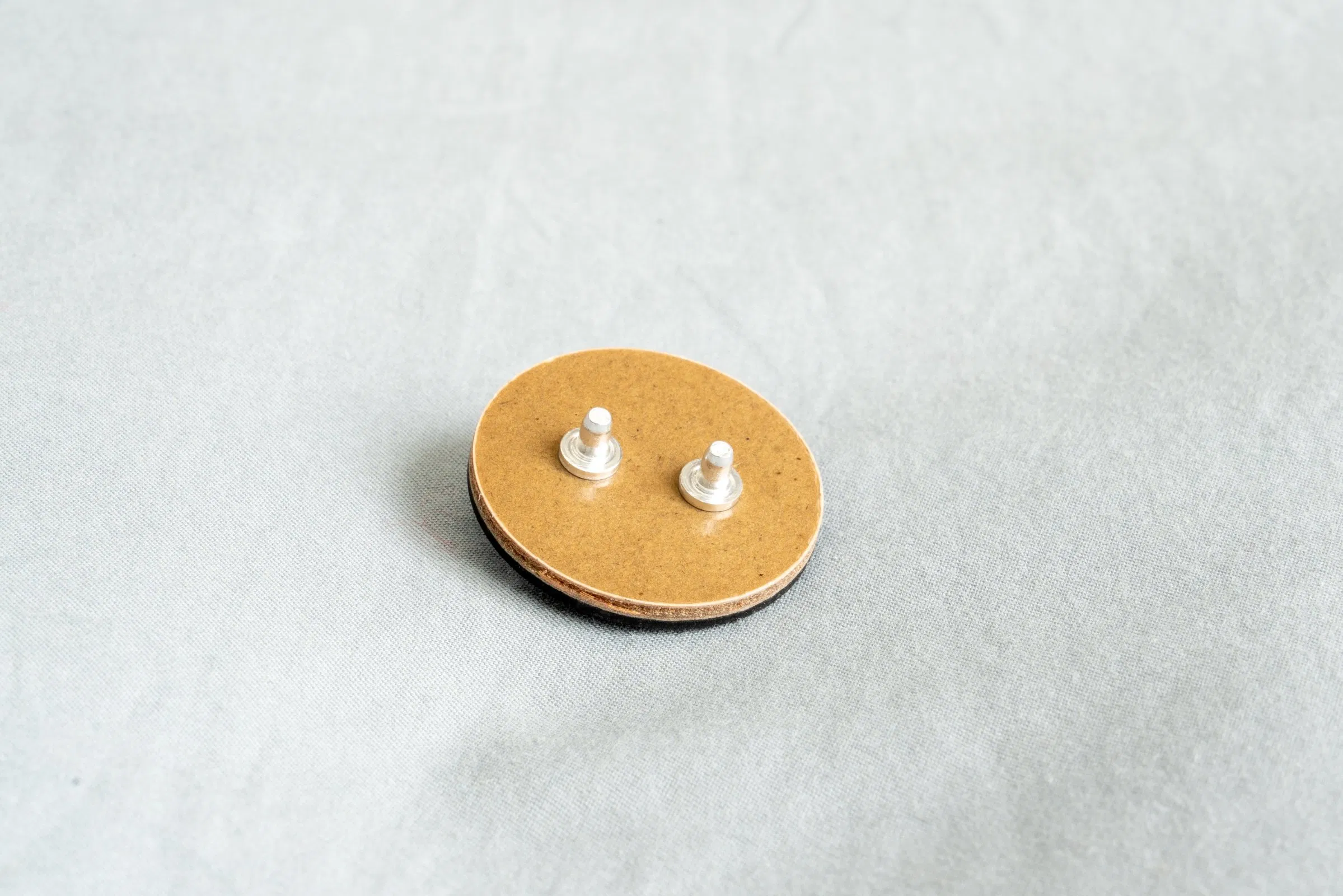Durable Round Electrolyte Capacitor Cover Plate with Threaded Connection for Industrial Use