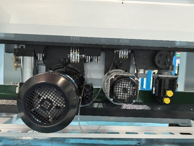 Heavy Duty Beam Saw with 16.5KW Motor Power and Air Floating Table Design