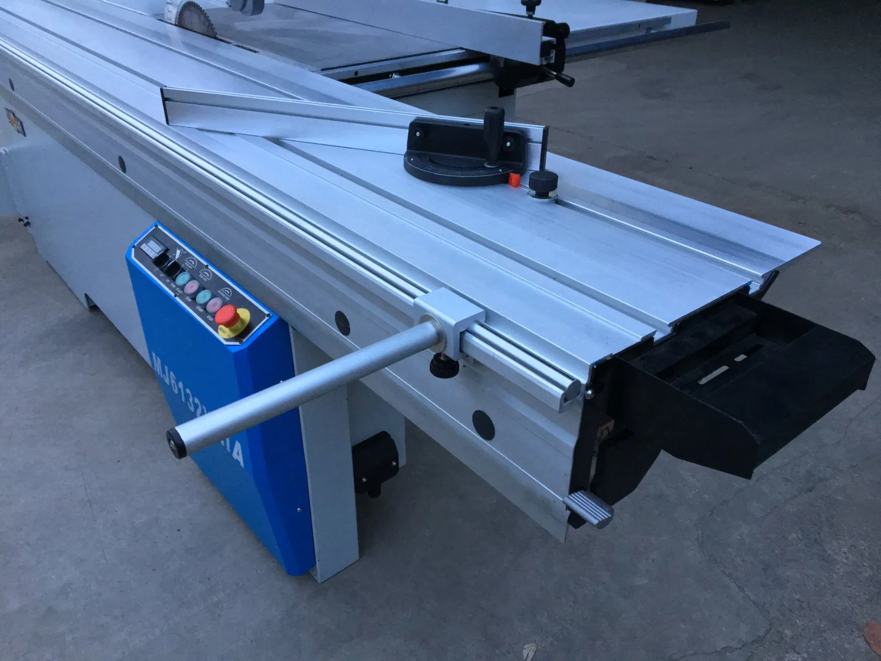 Factory Direct Supply Automatic Vertical Sliding Table Saw for Plywood Cutting - 4000/5000RPM