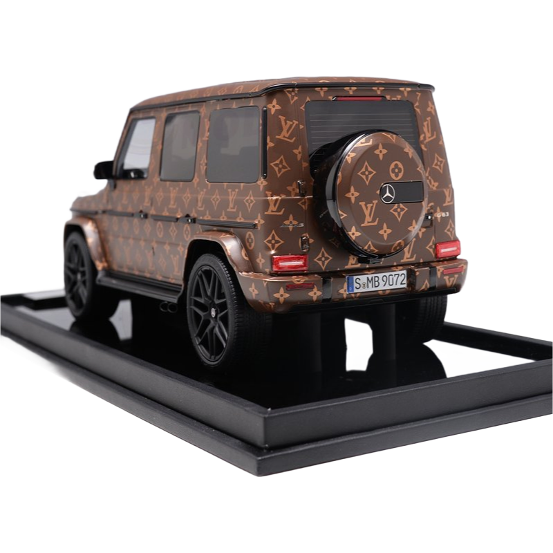 1:18 Scale Mercedes-Benz G63 AMG High Precision Diecast Model Car with LED Lighting