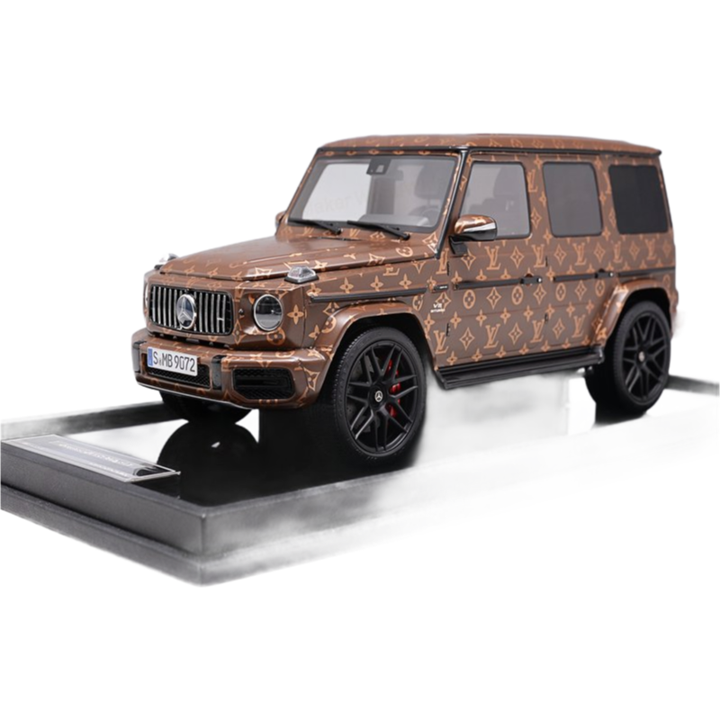 1:18 Scale Mercedes-Benz G63 AMG High Precision Diecast Model Car with LED Lighting