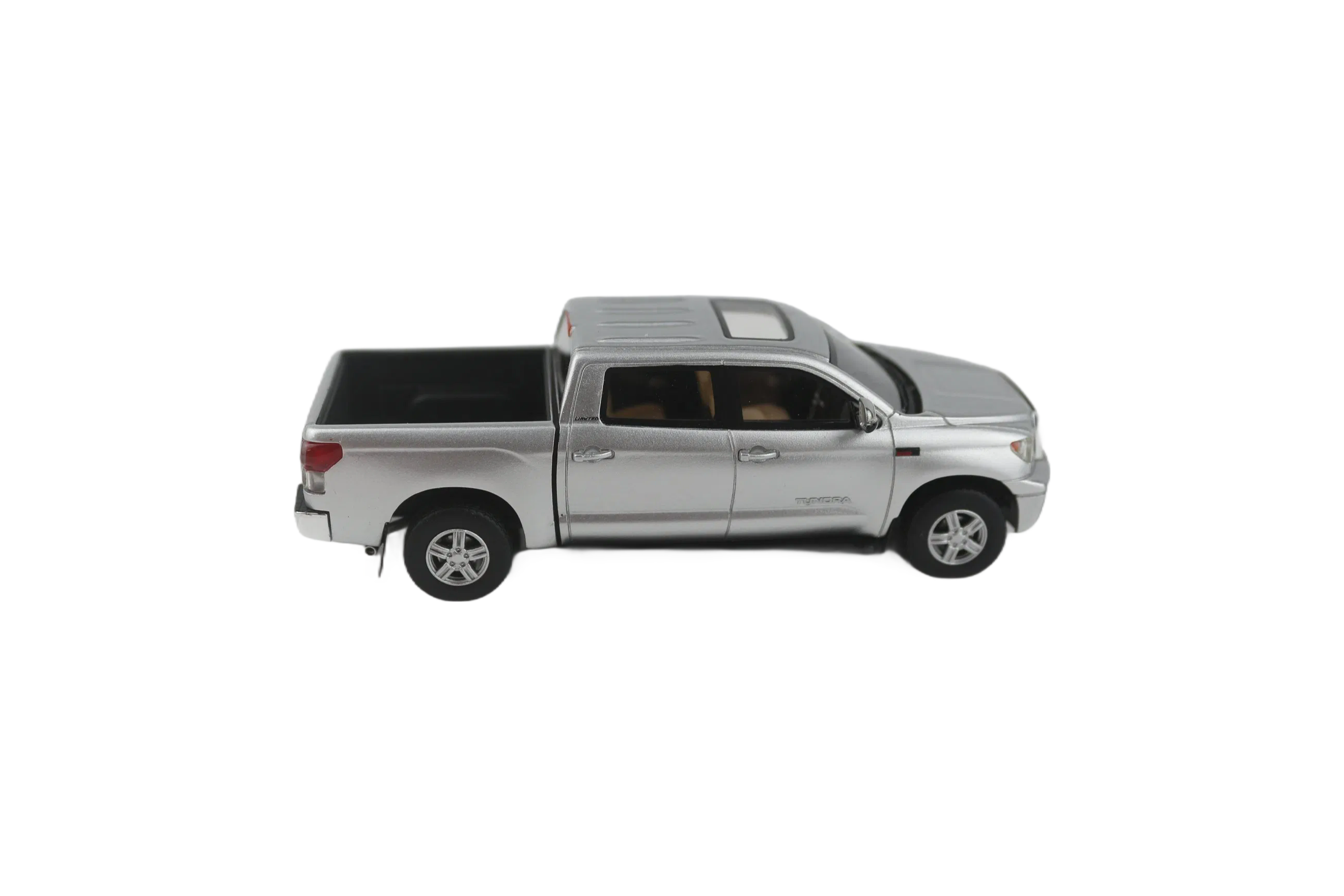 1:64 Resin Car Model Pickup Truck Scale Miniature Collectible for Home Decoration