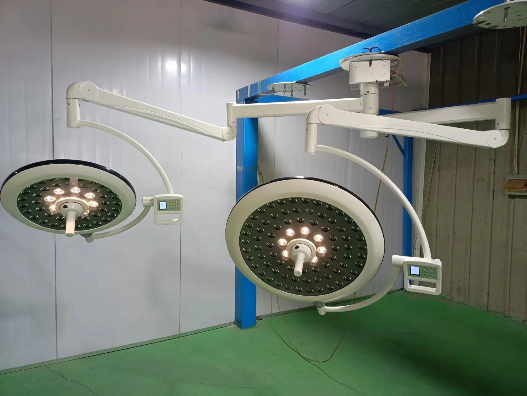 Advanced LED Operating Room Light with LCD Touch Screen Control and Excellent Shadowless Effect