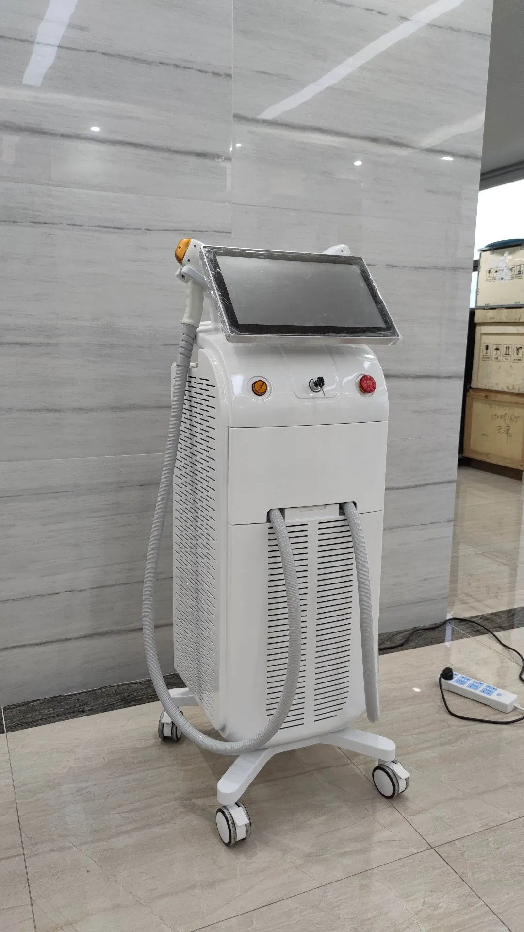 Professional 808nm Diode Laser Hair Removal Machine with Triple Wavelength Technology