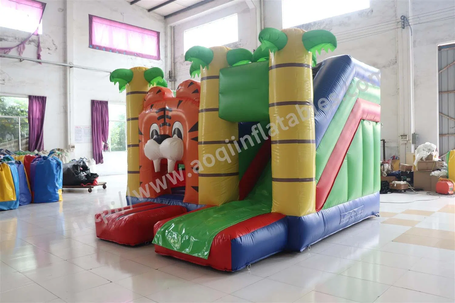 4*4*3m CE EN14960 Certified Inflatable Tiger Bouncer 0.55mm PVC Tarpaulin MOQ 1PC