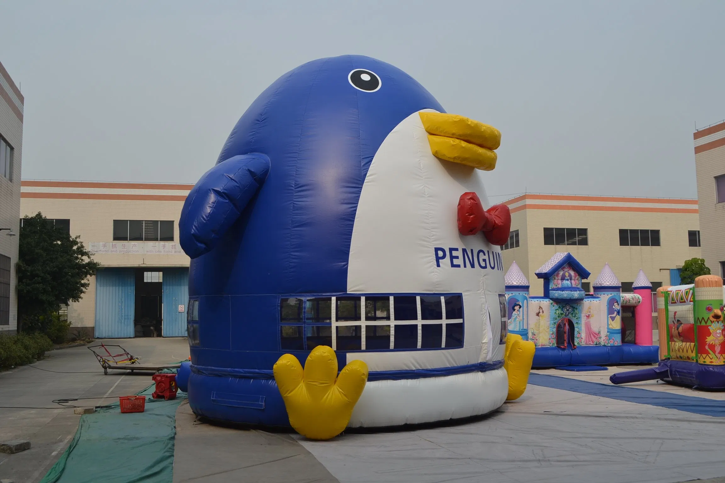 Factory Direct Inflatable Penguin Moonwalk Bouncer – 0.55mm PVC Tarpaulin, 5*5*6m, CE Cert, MOQ 1pc