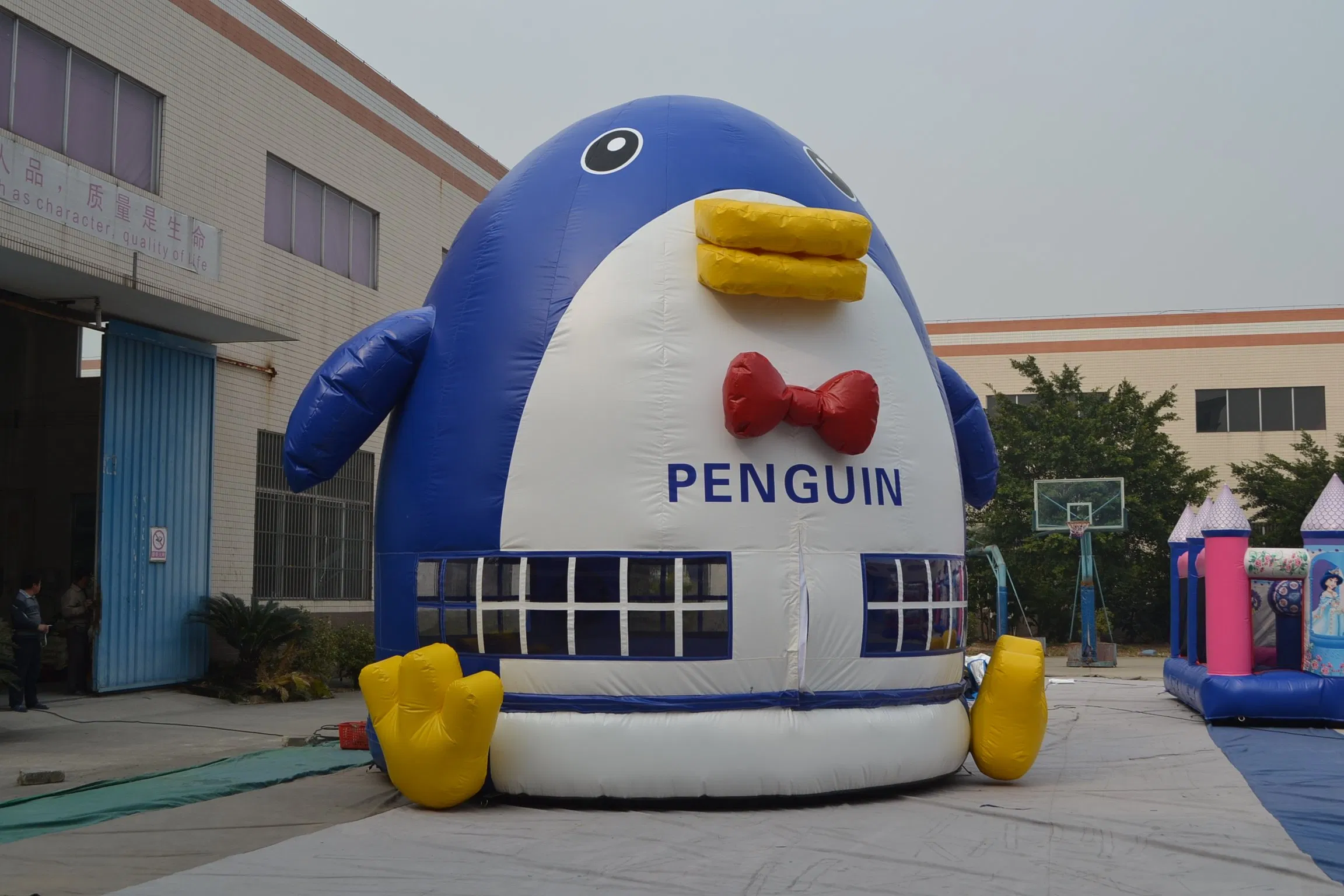 Factory Direct Inflatable Penguin Moonwalk Bouncer – 0.55mm PVC Tarpaulin, 5*5*6m, CE Cert, MOQ 1pc